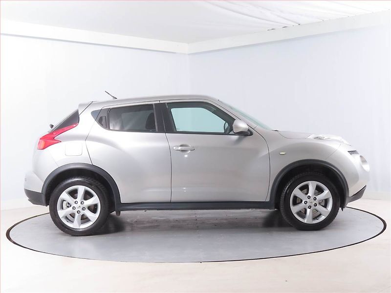Nissan Juke (2013) 1.6 DIG-T - fotka 6 z 15