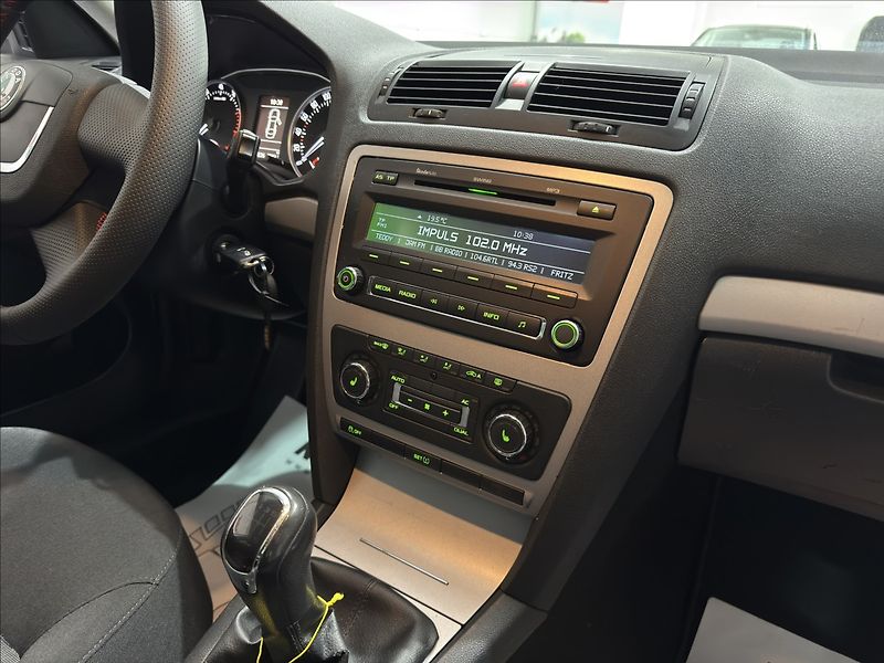 Škoda Octavia 1,4   TSI 90KW REZERVACE - fotka 16 z 29