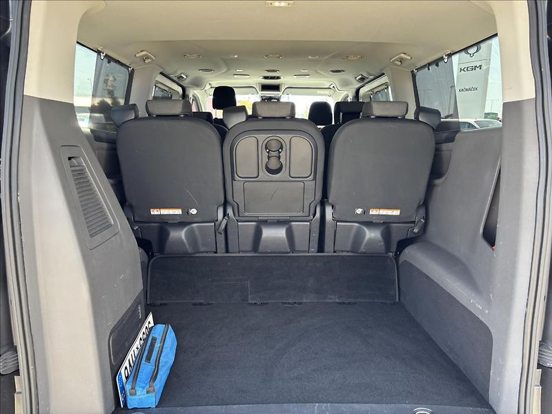 Ford Tourneo Custom 2,0 EcoBlue 110kW L2 Titanium - fotka 11 z 41