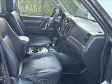 Mitsubishi Pajero 3,2 DI-D 190PS  Instyle-7 4x4 - náhled 16
