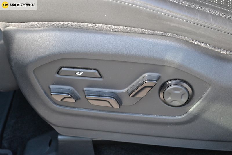 Hyundai Santa Fe 1.6T-GDI PHEV 4WD CALLIGRAPHY - fotka 41 z 73