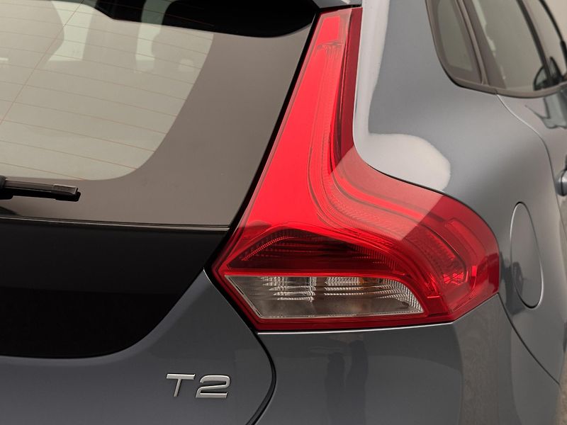 Volvo V40 T2 MOMENTUM AUT  - fotka 18 z 41