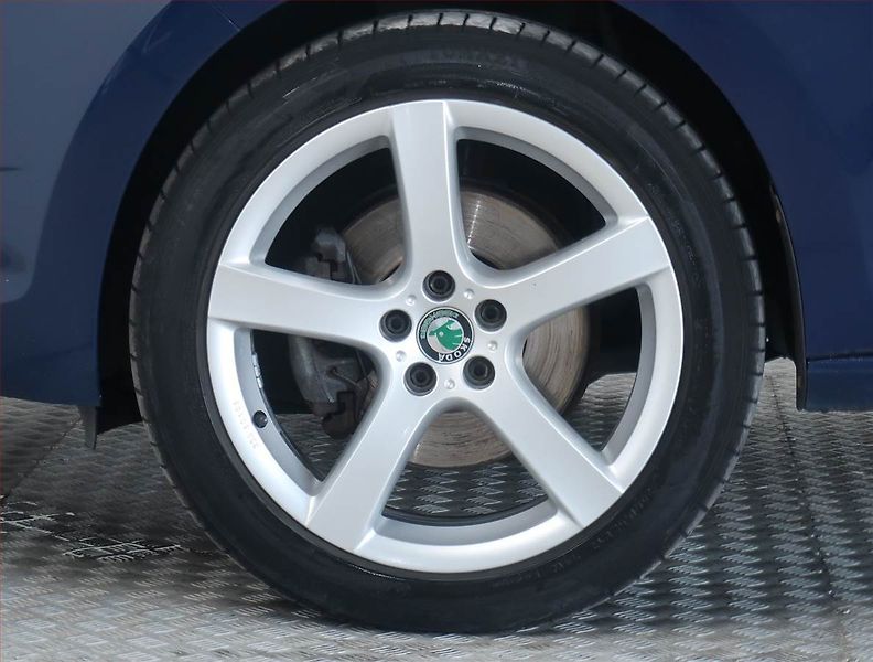 Škoda Rapid (2015) Ambition 1.6 TDI, Tempomat - fotka 14 z 17