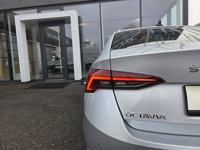 Škoda Octavia 2.0 TDI 4x4 110kW DSG STYLE - fotka 6 z 44