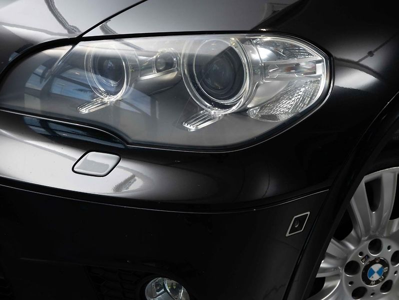 BMW X5 xDrive50i - fotka 9 z 22