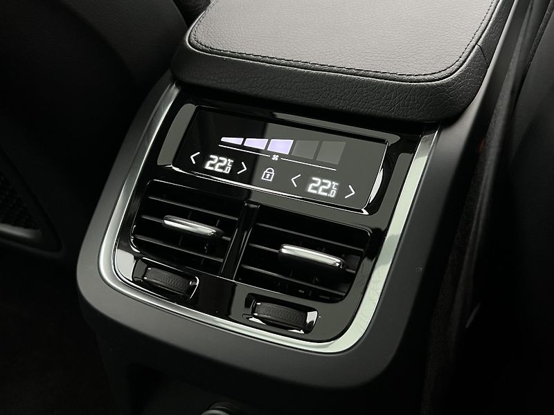 Volvo XC90 T8 AWD INSCRIPTION 7 MÍST AUT - fotka 23 z 49