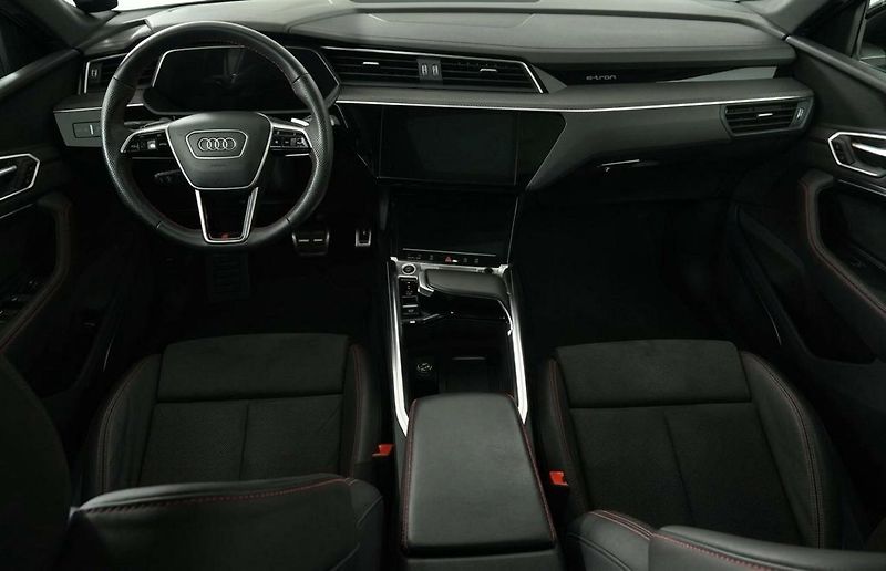 Audi Q8 e-tron 55 Q Edition S-Line 360k Pano - fotka 7 z 10