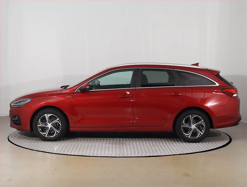 Hyundai i30 (2021) Family Comfort 1.6 CRDi - fotka 3 z 22