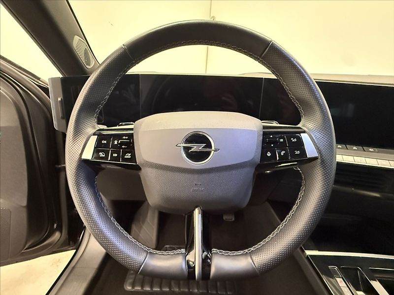 Opel Astra 1,2 T ST Elegance 360KAMERA - fotka 14 z 18