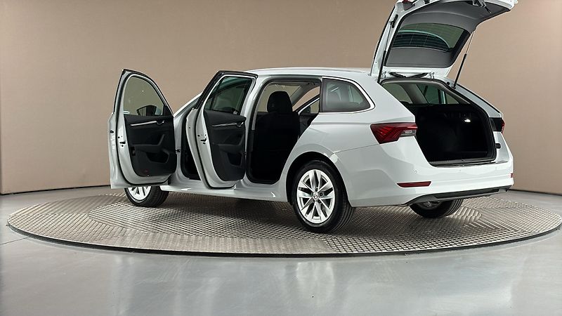 Škoda Octavia 2.0 TDI DSG Style Combi - fotka 7 z 24