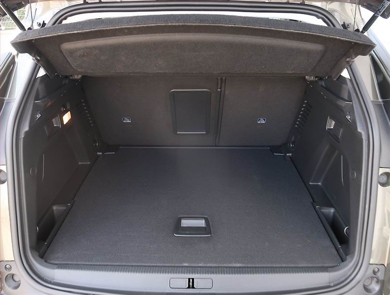 Peugeot 3008 (2020) Allure Pack 1.5 BlueHDi - fotka 14 z 21