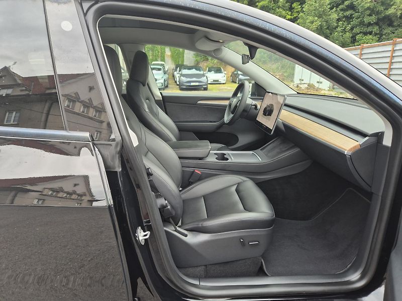 Tesla Model Y LONG RANGE DUAL MOTOR TZ 89 % - fotka 15 z 48