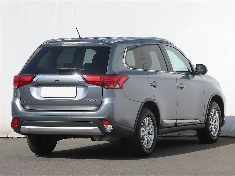 Mitsubishi Outlander (2016) Intense 2.0, ČR,1.maj - fotka 5 z 18