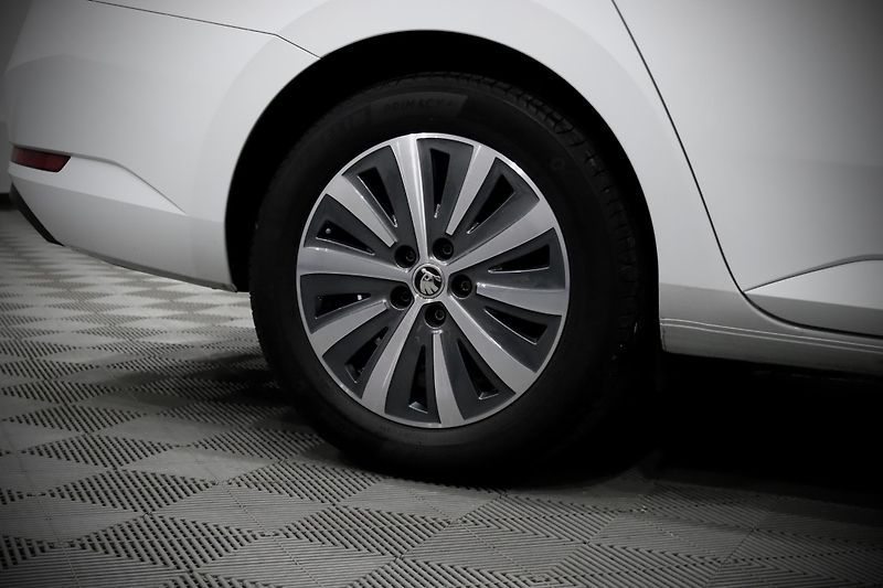 Škoda Superb 3 FL Combi 2.0 TDI 110 kW DSG - fotka 8 z 48
