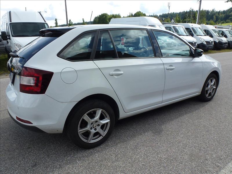 Škoda Rapid 1,4 TSI DSG Automat Spaceback - fotka 9 z 47