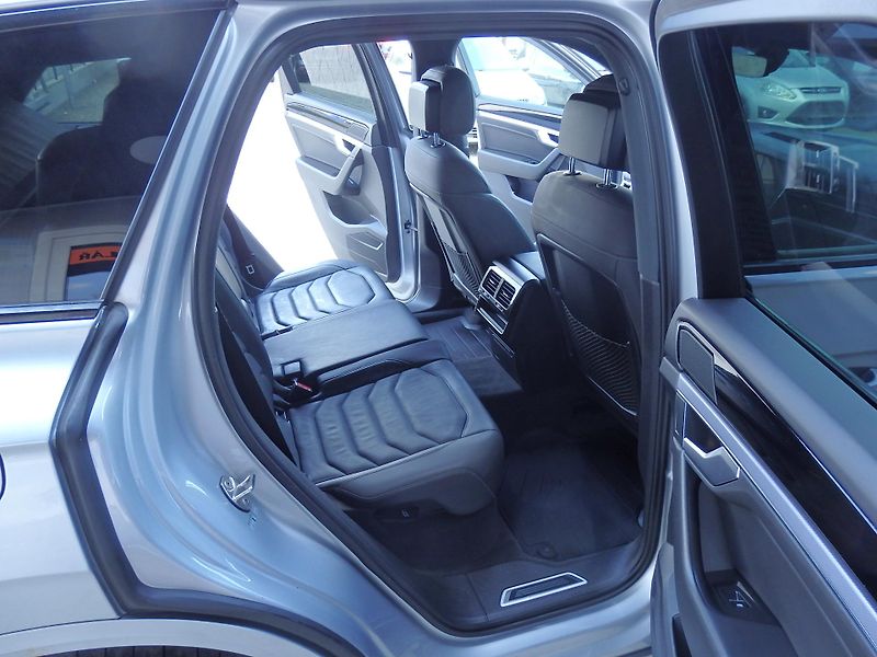 Volkswagen Touareg 4.0 TDI V8 310 kW R-LINE - fotka 10 z 26