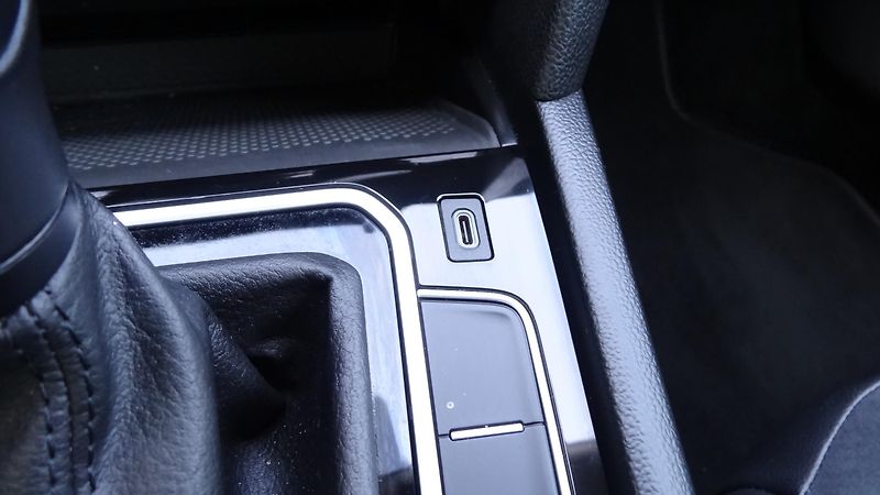 Volkswagen Arteon 2.0 Tdi Bmt 140kw Dsg Elegance - fotka 25 z 38