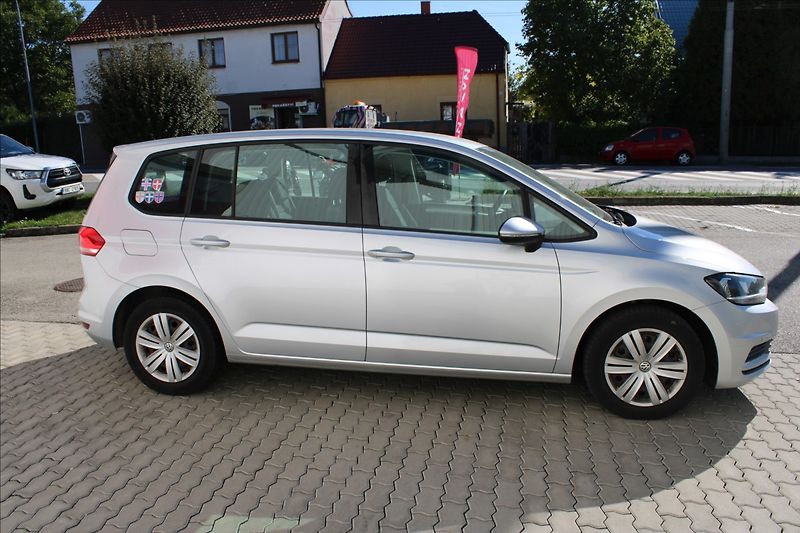 Volkswagen Touran 1,2 TSI 7 míst, navi, serv.kni - fotka 3 z 4