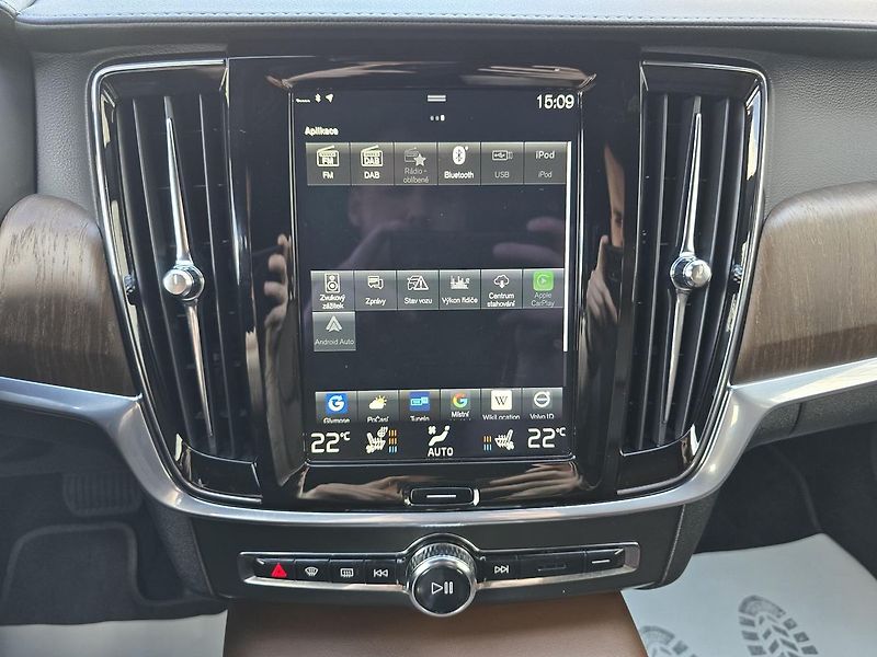 Volvo V90 221kW B6 4x4 R-DESIGN -DPH - fotka 20 z 45
