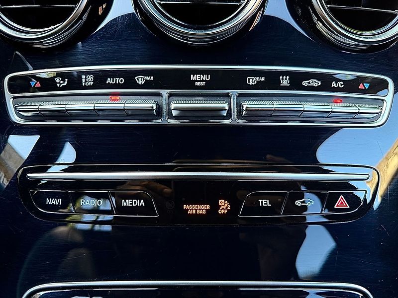 Mercedes-Benz Třídy C 300d AMG, WEBASTO, BURMESTER, - fotka 17 z 22