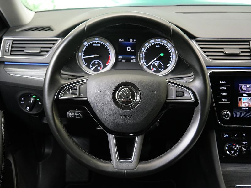 Škoda Superb - fotka 18 z 27