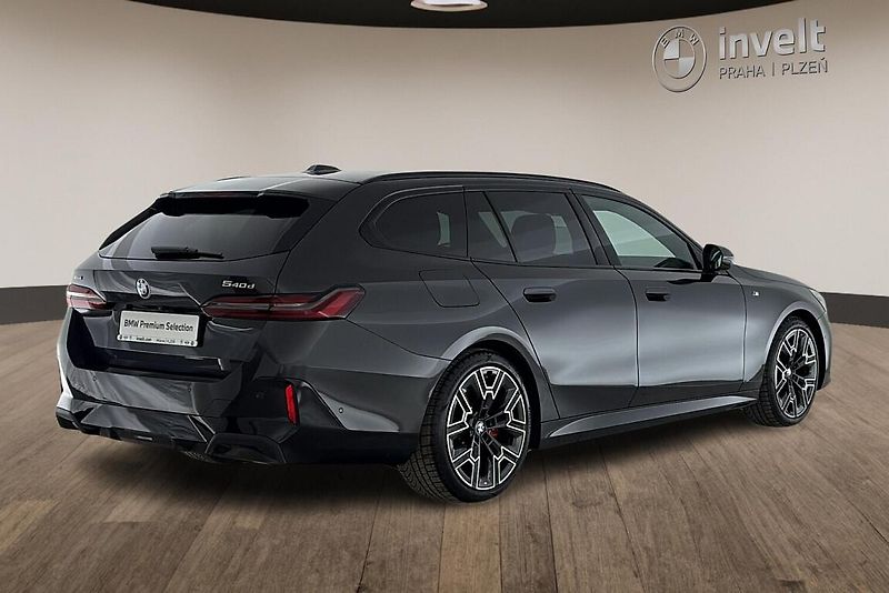 BMW Řada 5 540d xDrive Touring - fotka 3 z 18