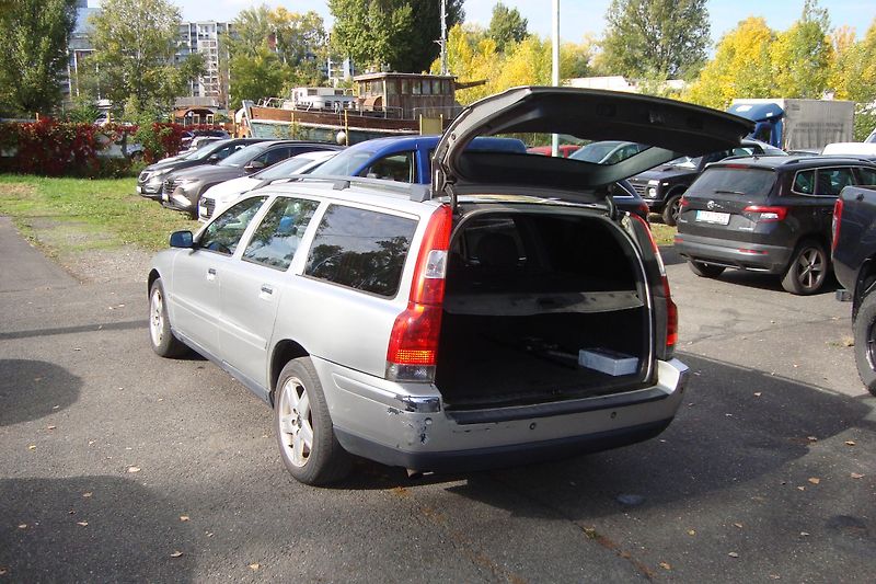 Volvo V70 (2005) 2.4 D5, AUT.,ČR - fotka 11 z 54
