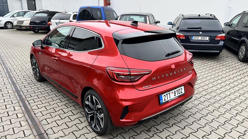 Mitsubishi Colt 1.6 HEV INSTYLE - fotka 6 z 13