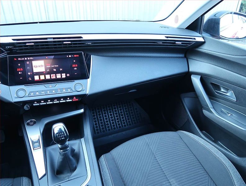 Peugeot 308 (2022) Active Pack 1.2 PureTech - fotka 8 z 15
