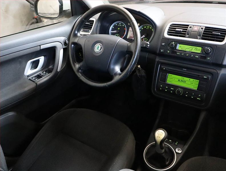 Škoda Fabia (2009) 1.2 12V, po STK, plně pojízdný - fotka 7 z 17