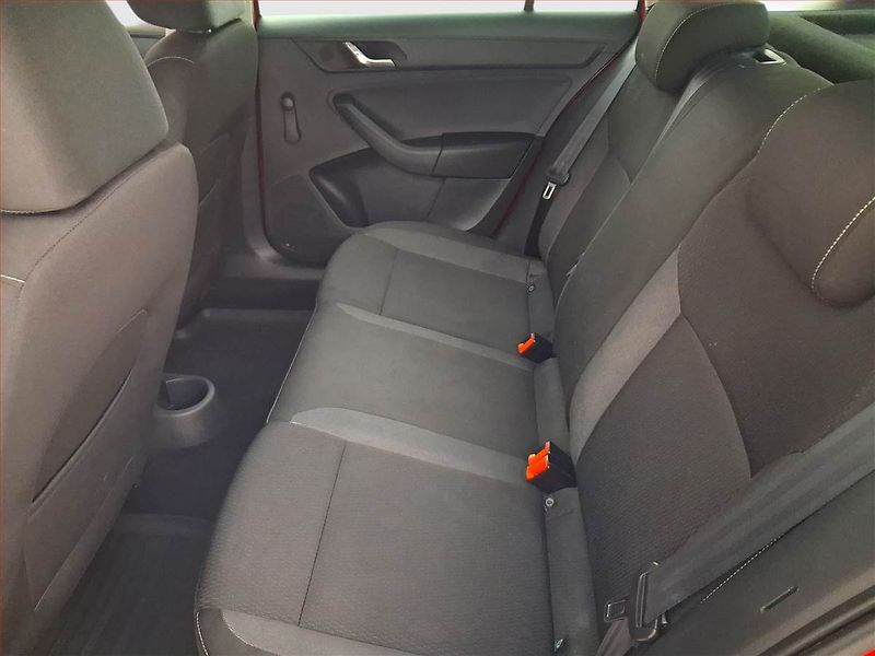Škoda Rapid (2014) Spaceback 1.2 TSI - fotka 10 z 21