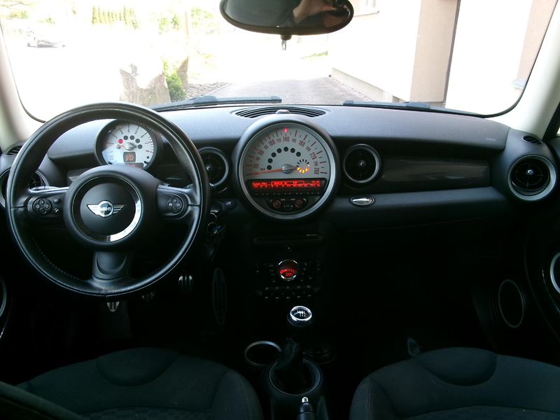 Mini Cooper S (2011) 1,6i AC TEMP ALU 135kW - fotka 15 z 28