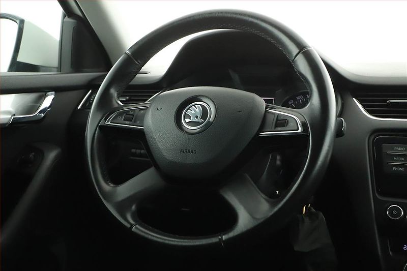 Škoda Octavia (2014) 1.6 TDI, Tempomat - fotka 8 z 18