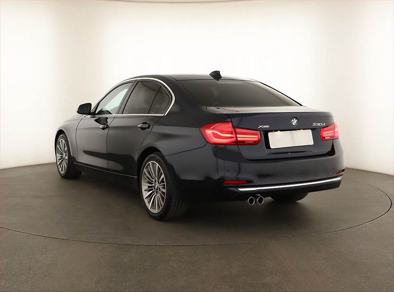 BMW Řada 3 (2015) 330 d, 4X4, Automat, Kůže - fotka 4 z 19
