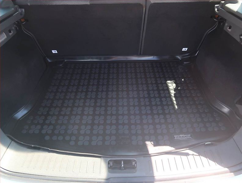 Ford Kuga (2009) 2.0 TDCi, 4X4 - fotka 14 z 16