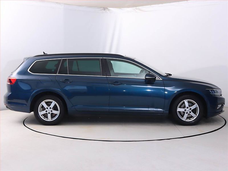 Volkswagen Passat (2020) 2.0 TDI, Serv.kniha, Navi - fotka 6 z 20