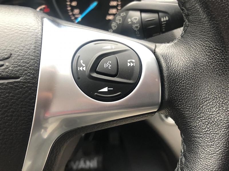 Ford Kuga (2015) 1,5 110kW 1.majitel pěkný stav - fotka 36 z 63