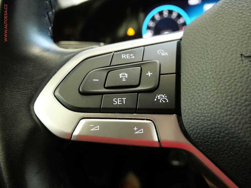Volkswagen Golf (2021) 1.5ETSI, 2.maj,ČR, AT, navi - fotka 16 z 24