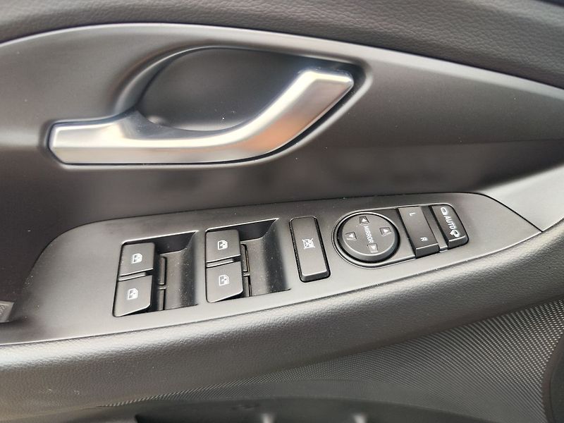 Hyundai i30 1.5 T-GDI/117kW Smart Navi - fotka 31 z 34