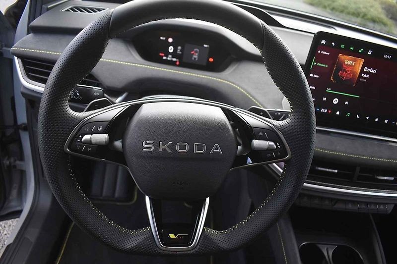 Elroq RS vypadá dynamicky, ale dobře poslouží i při běžných jízdách.