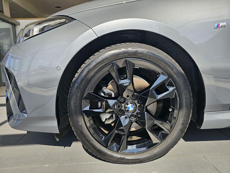 BMW Řada 1 1 Limousine 120 M Sport - fotka 5 z 28