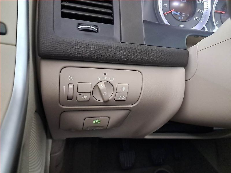 Volvo XC60 (2011) D3, 4X4, Serv.kniha, Kůže - fotka 21 z 21