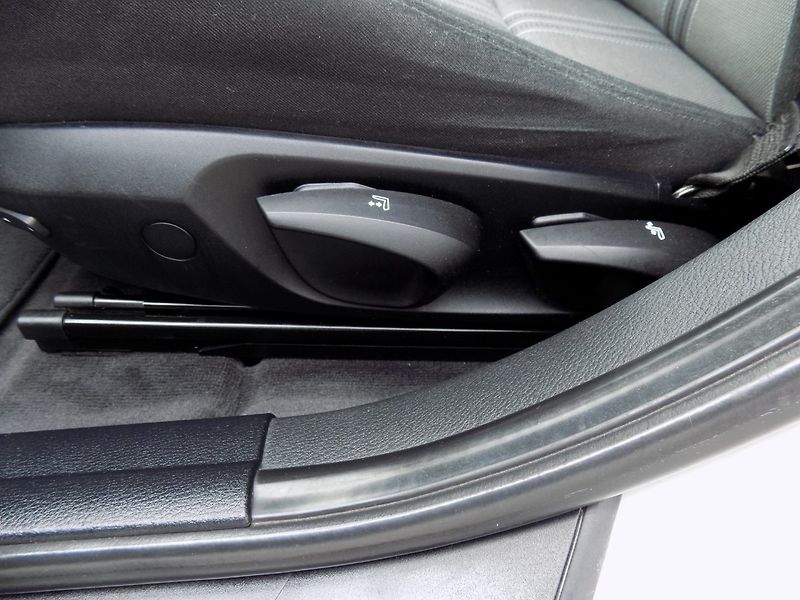 BMW X1 (2012) 18d/xDrive/Bi-xenon/ČR/ - fotka 21 z 35