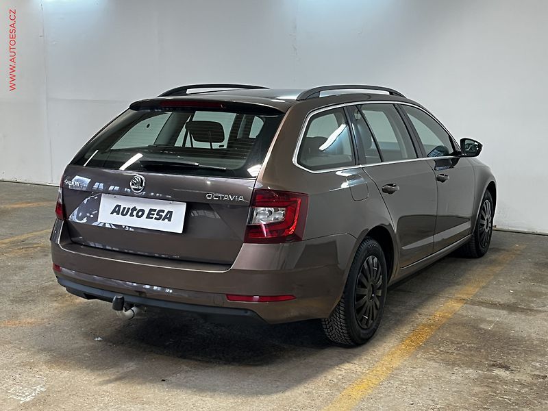 Škoda Octavia (2017) 1.6 TDi, ČR, Style, LED, TZ - fotka 4 z 16