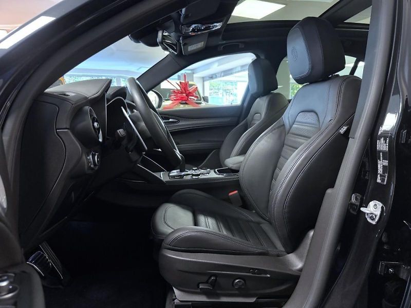 Alfa Romeo Stelvio (2025) 2.9 V6 BiTurbo 520k QV Carbon - fotka 10 z 28