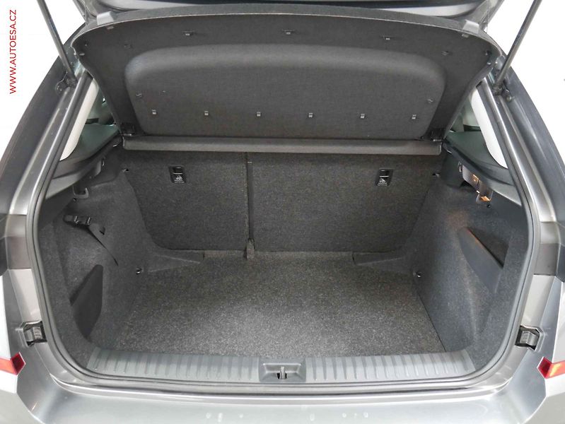 Škoda Kamiq (2023) 1.0 TSI, ČR, Style - fotka 7 z 18