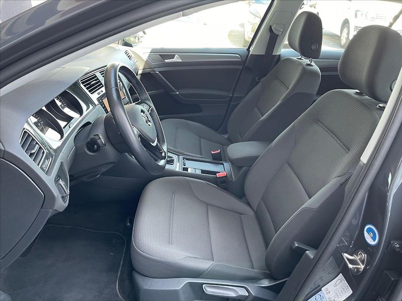 Volkswagen e-Golf 100kW,DPH,tep.čerpadlo - fotka 13 z 33