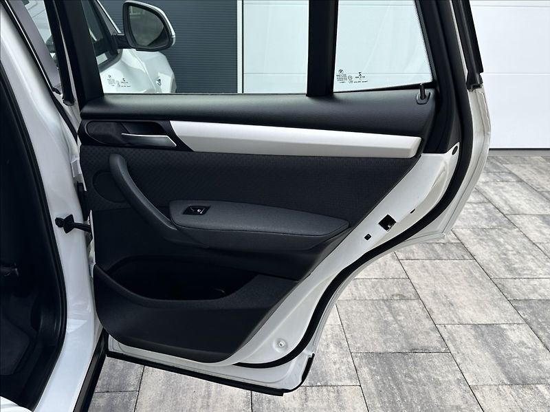 BMW X3 2,0 28i 245PS  Advantage A/T 4 - fotka 21 z 53