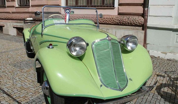 Jeden ze dvou dochovaných exemplářů roadsteru Tatra 75 Sport Bohemia je možná na prodej nebo na výměnu.