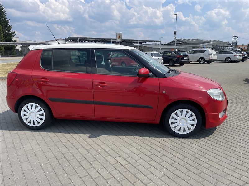Škoda Fabia 1,6 i 77kw Sportline Klimatron - fotka 39 z 40